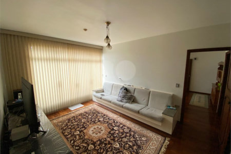 Casa Térrea com 3 suítes, sendo 1 suíte master.