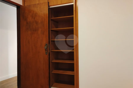 Sobrado à venda com 3 quartos, sendo 1 suíte, em Vila Paulista, São Paulo, SP