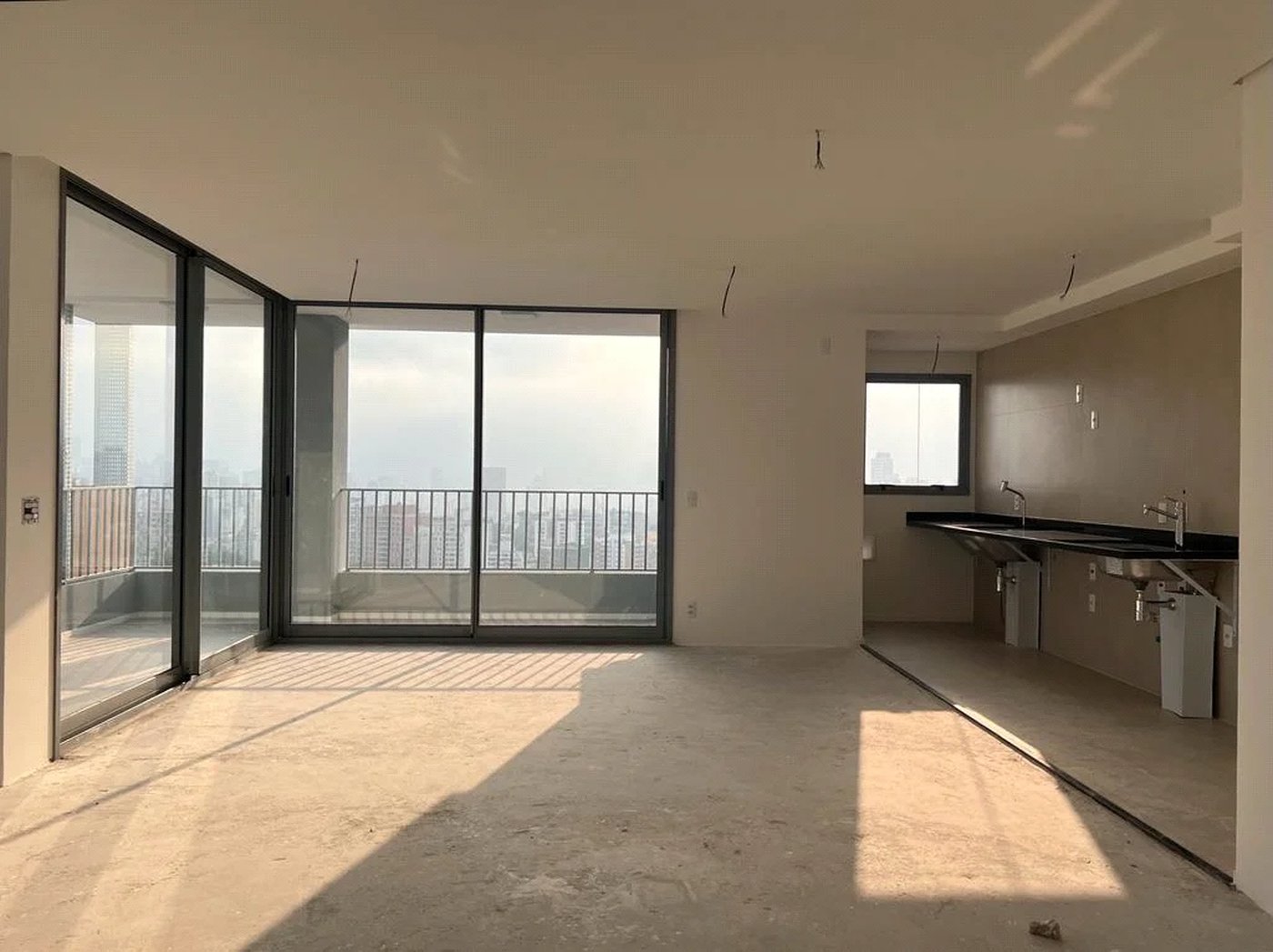 Apartamento à venda com 3 quartos, sendo 1 suíte,  em Pinheiros, São Paulo, SP