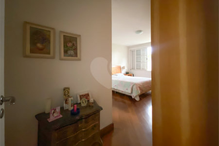 Casa de Vila à venda com 5 quartos, sendo 4 suítes, em Chácara Santo Antônio, São Paulo, SP