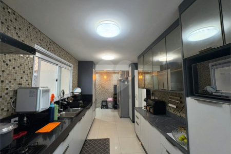 Apartamento à venda com 4 quartos, sendo 3 suítes, em Vila Augusta, Guarulhos, SP