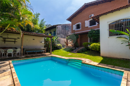 Casa de Vila à venda com 4 quartos, sendo 2 suítes, em Alto da Boa Vista, São Paulo, SP