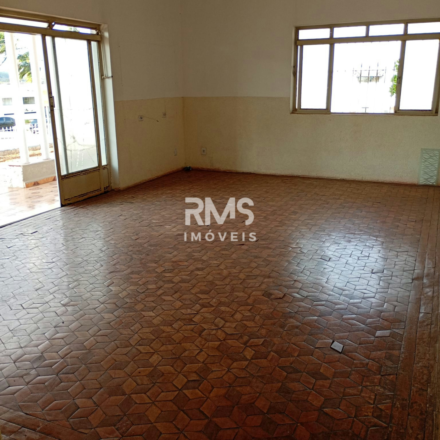 Casa à venda ou para alugar com 3 quartos, sendo 1 suíte,  no Centro, Angatuba, SP