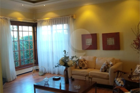 Casa à venda com 4 quartos, sendo 2 suítes, no condomínio Osato, Atibaia - SP