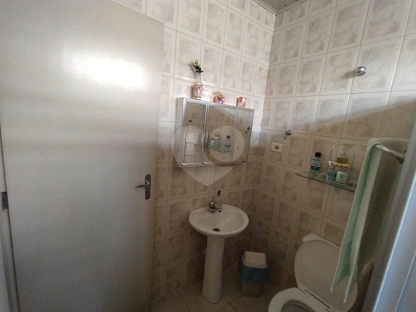 Casa à venda com 6 quartos, sendo 2 suítes, em Chora Menino, São Paulo, SP