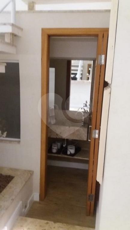 Sobrado à venda com 4 quartos, sendo 3 suítes, em Cambuci, São Paulo, SP