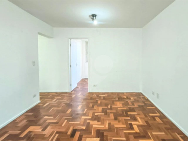 Apartamento à venda com 3 quartos, sendo 1 suíte,  em Interlagos, São Paulo, SP
