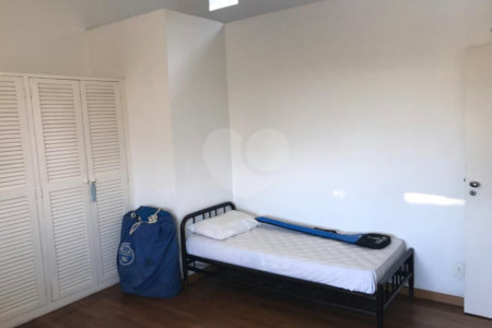 Casa à venda com 3 quartos, sendo 1 suíte, em Guarapiranga, São Paulo, SP