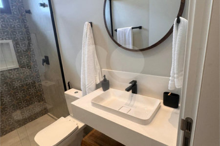 Casa à venda com 6 suítes no condomínio Vila Pinhal, Itirapina - SP