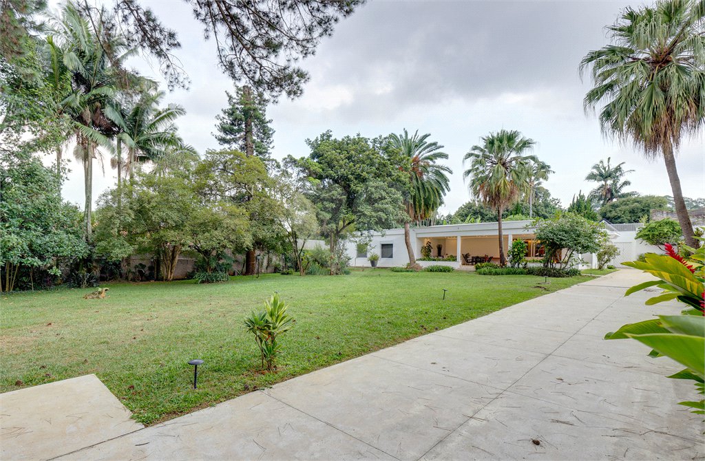 Casa Térrea à venda ou para alugar com 4 suítes em Alto da Boa Vista, São Paulo, SP