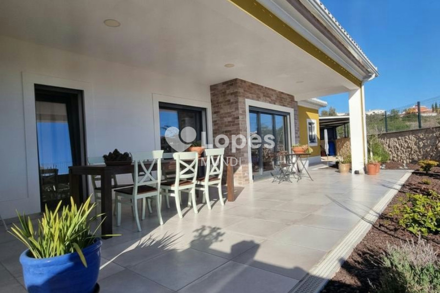 Casa com 3 quartos à venda em Mexilhoeira Grande, Portimão, Portugal – Piscina