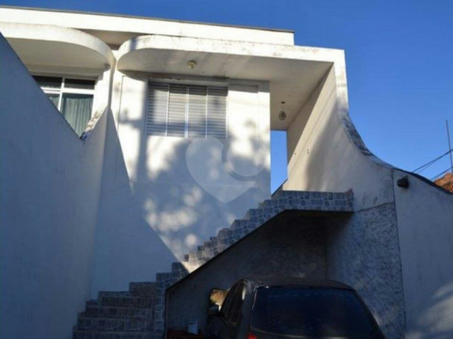 Sobrado à venda com 2 quartos em Vila Nivi, São Paulo, SP