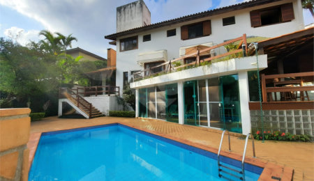 Casa à venda com 6 quartos, sendo 3 suítes,  em Morumbi, São Paulo, SP