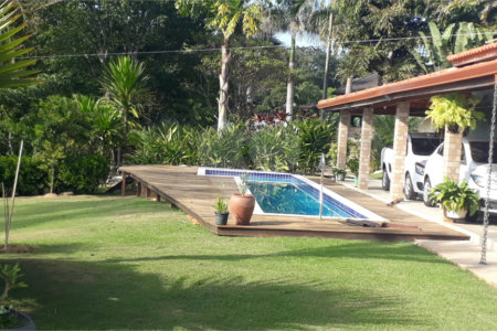 Casa à venda com 5 quartos, sendo 1 suíte, no condomínio Village da Serra, Araçoiaba da Serra - SP