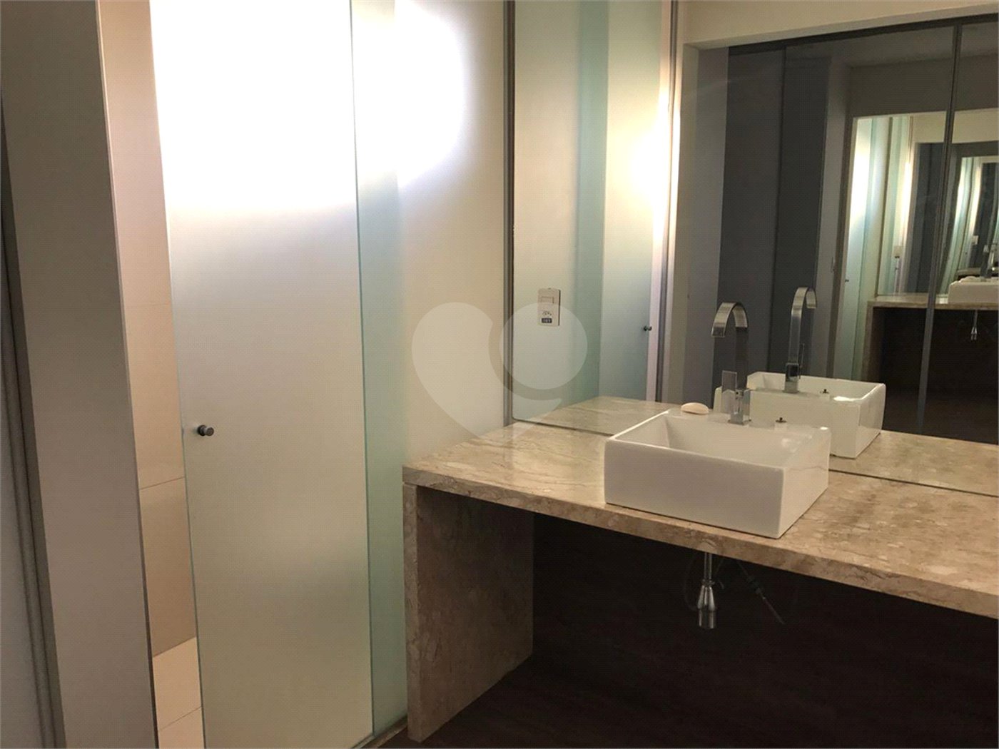 Casa à venda com 6 quartos, sendo 3 suítes, no condomínio Jardim Vila Paradiso, Indaiatuba - SP