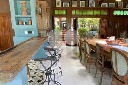 Casa à venda com 1 quarto, sendo 3 suítes, no Centro, Porto Seguro, BA