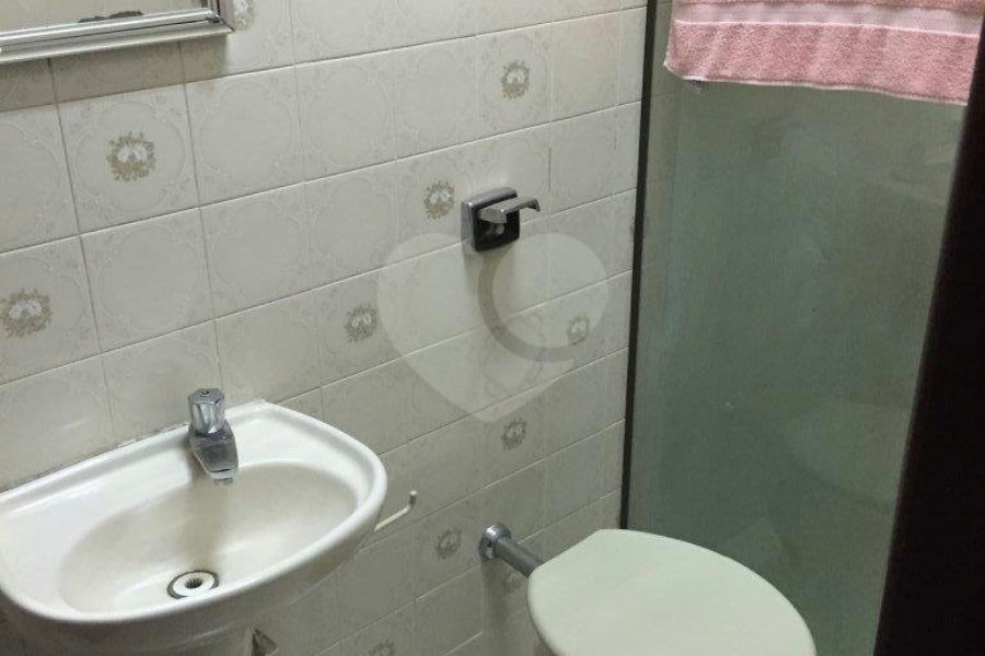 Casa à venda com 4 quartos, sendo 1 suíte, em Jardim das Laranjeiras, São Paulo, SP