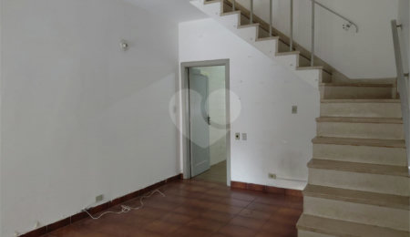 Sobrado à venda com 2 quartos em Vila Ipojuca, São Paulo, SP