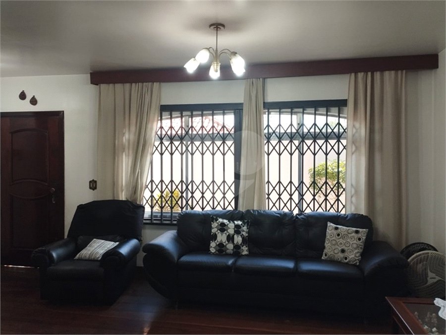 Sobrado à venda com 4 quartos, sendo 1 suíte, em Tremembé, São Paulo, SP