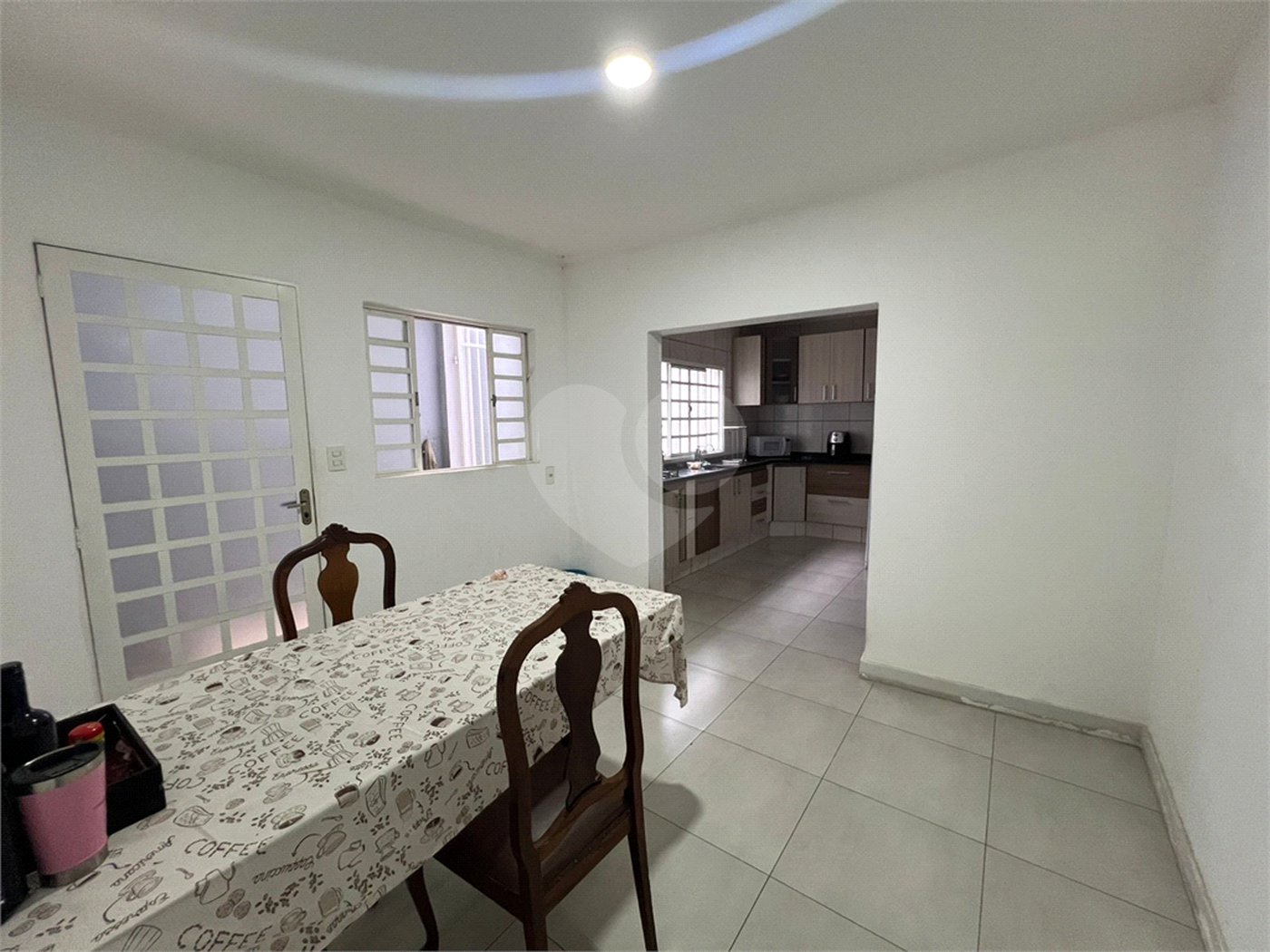 Sobrado à venda com 3 quartos, sendo 1 suíte, em Lopes de Oliveira, Sorocaba, SP