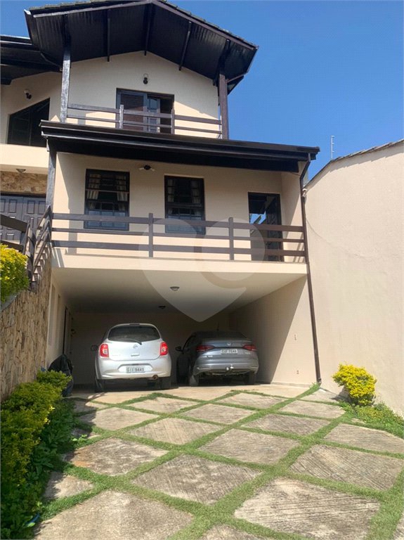 Sobrado à venda com 3 quartos, sendo 1 suíte,  em Vila Suissa, Mogi das Cruzes, SP
