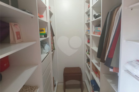 Casa à venda com 4 quartos, sendo 3 suítes, no condomínio Arco Iris, Atibaia - SP