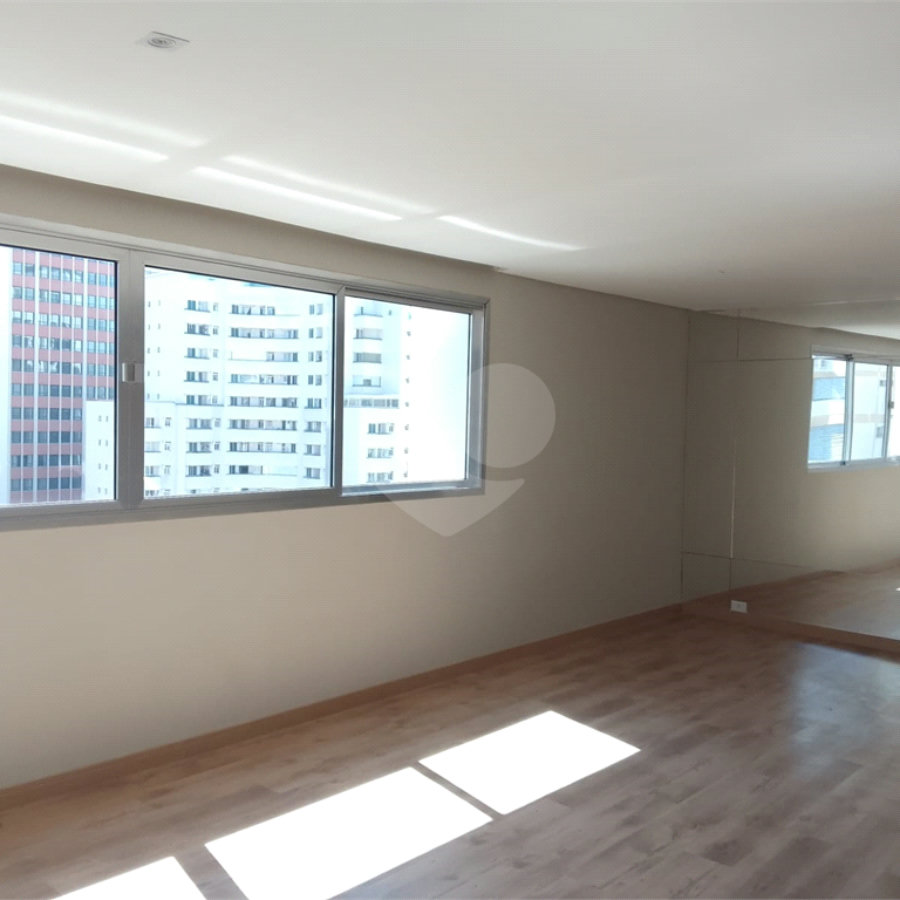 Apartamento à venda no JARDIM PAULISTA com 135 m²