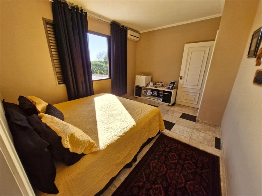 Casa à venda com 4 suítes no condomínio Villa Viana II, Cotia - SP