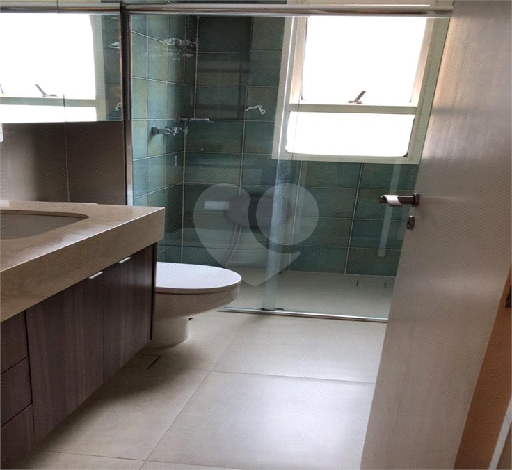 Apartamento à venda com 2 quartos, sendo 1 suíte, em Moema, São Paulo, SP