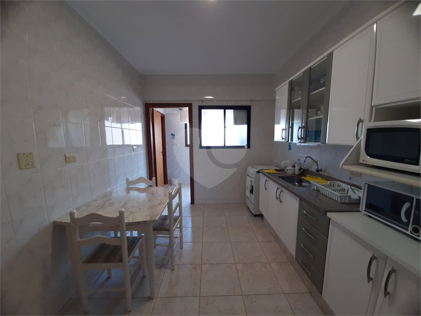 Apartamento à venda com 2 quartos, sendo 1 suíte, em Vera Cruz, Mongaguá, SP