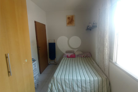Sobrado à venda com 4 quartos, sendo 1 suíte, em Jardim Marisa, São Paulo, SP