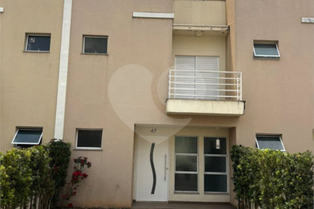 Casa à venda com 3 quartos, sendo 1 suíte, no condomínio Recanto das Araucárias, Suzano - SP