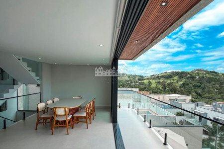 Casa à venda com 4 quartos, sendo 3 suítes, em Rio Abaixo, Atibaia, SP