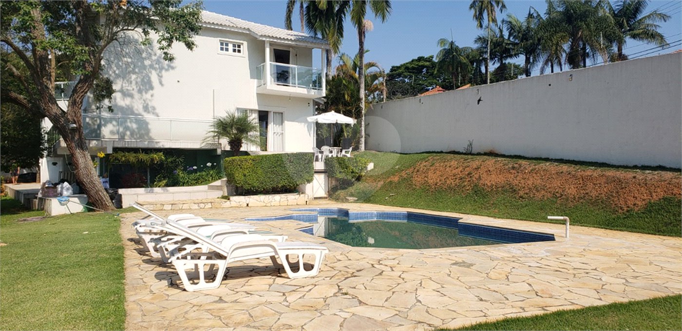 Casa à venda com 4 suítes em Pirucaia, Mairiporã, SP