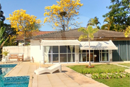 Casa à venda com 3 quartos, sendo 1 suíte, no condomínio Alpes Douro, Bom Jesus dos Perdões - SP
