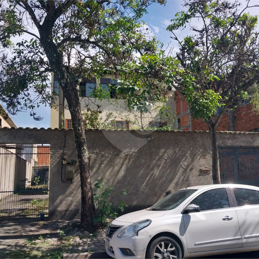 Casa triplex disponível para venda e para aluguel residencial e comercial.