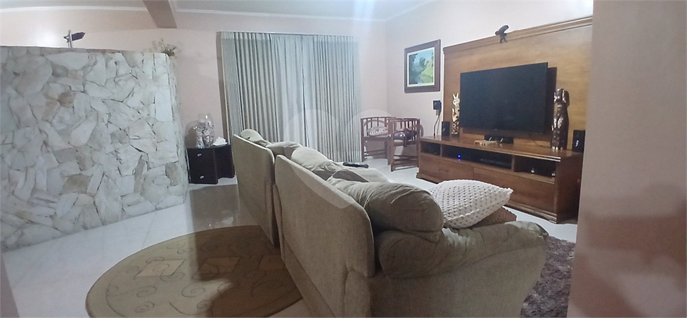 Sobrado à venda com 3 suítes em Nova Petrópolis, São Bernardo do Campo, SP