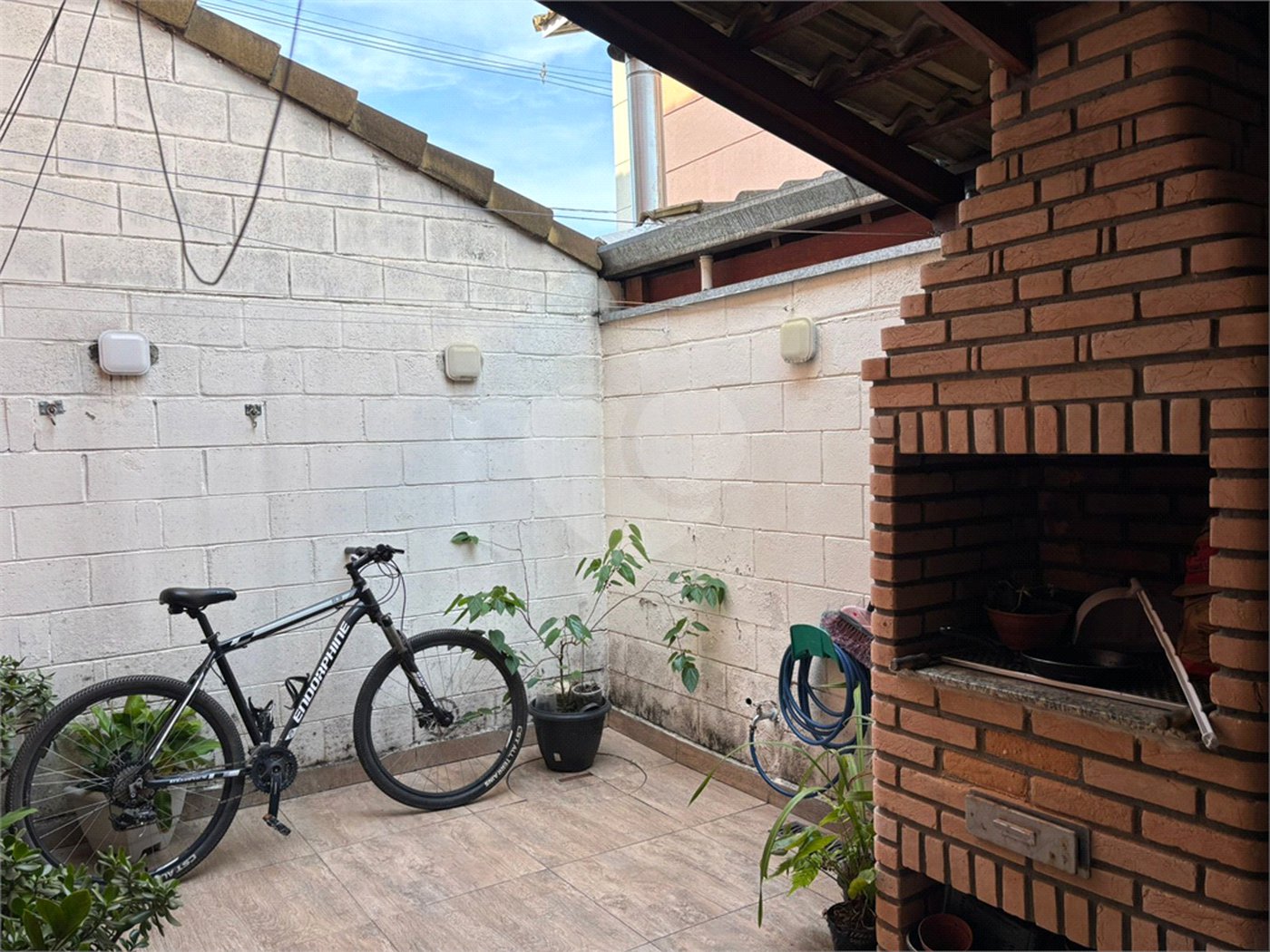 Casa à venda com 3 quartos, sendo 1 suíte, no condomínio Vila Nova Horizonte, Suzano - SP