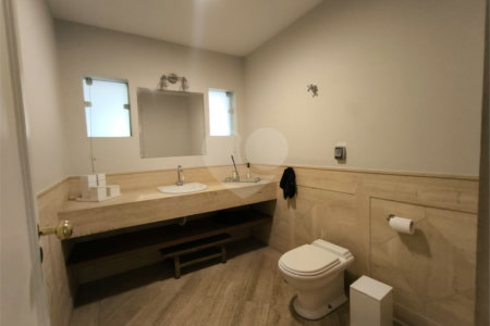Casa à venda com 5 quartos, sendo 4 suítes, em Cidade Jardim, São Paulo, SP