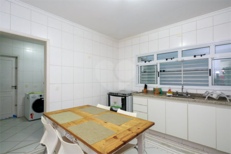 Sobrado à venda com 4 quartos, sendo 3 suítes, em Brooklin, São Paulo, SP