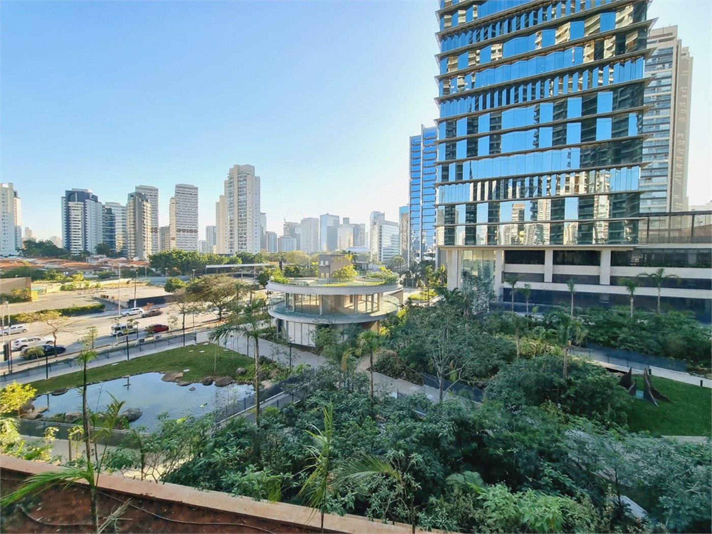 Apartamento à venda ou para alugar com 3 quartos, sendo 1 suíte, em Jardim das Acácias, São Paulo, SP