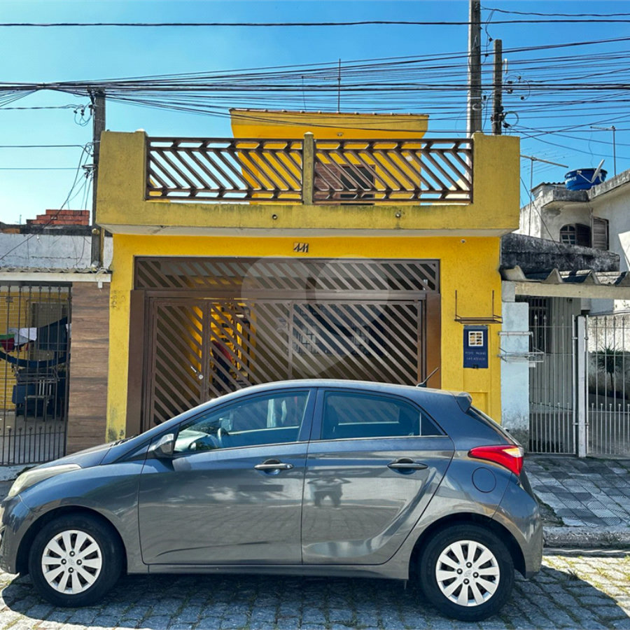 Sobrado à venda com 4 quartos, sendo 1 suíte, em Vila Amorim, Suzano, SP