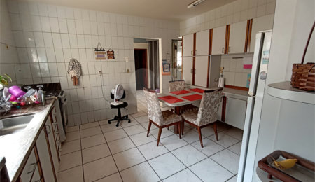 Casa à venda com 6 quartos, sendo 2 suítes,  no Centro, Itapetininga, SP