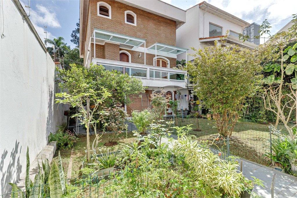 Casa à venda com 3 quartos, sendo 1 suíte, em Alto da Boa Vista, São Paulo, SP