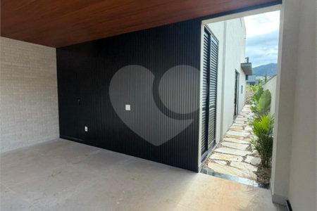 Casa à venda com 3 suítes no condomínio Ecoville Residence, Atibaia - SP