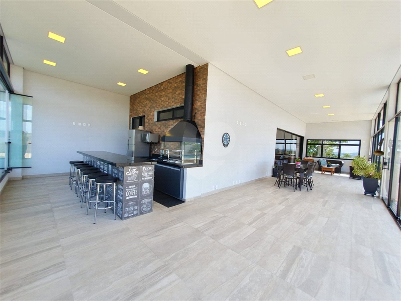 Casa à venda com 6 quartos, sendo 5 suítes, no condomínio Jardim Primavera, Louveira - SP