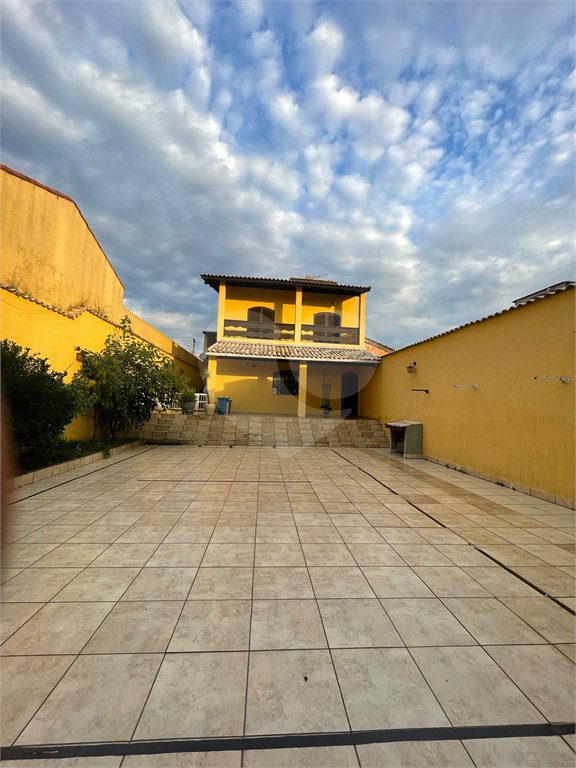 Sobrado à venda com 4 quartos, sendo 1 suíte, em Vila Áurea, Poá, SP