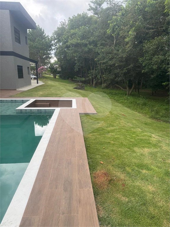 Casa à venda com 4 suítes no condomínio Figueira Garden, Atibaia - SP