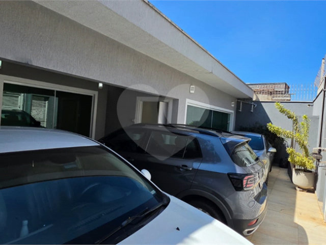 Casa Térrea à venda ou para alugar com 8 quartos, sendo 4 suítes,  em Vila Pereira Barreto, São Paulo, SP