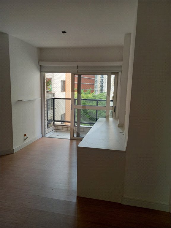 Apartamento à venda com 3 quartos, sendo 1 suíte,  em Vila Olímpia, São Paulo, SP
